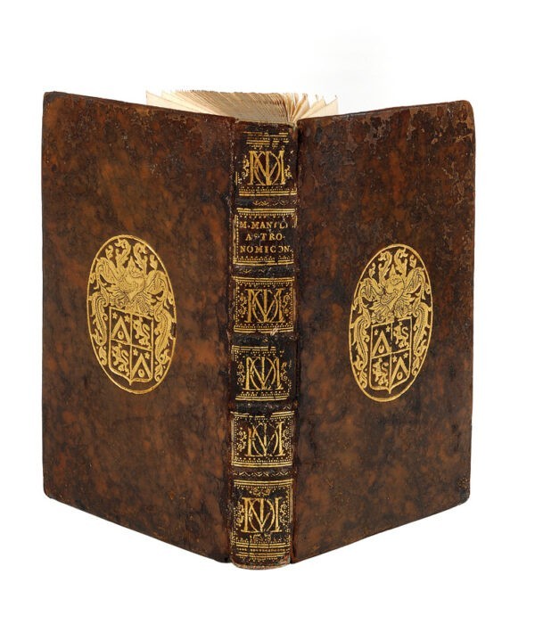 M.-Manil-Asto-omicon-libri-quinque.-Josephus-Scaliger-Iul.-Caes.-F.-recensuit-ac-pistino-ordini-suo-restituit.-Ejusdem-Ios.-Scaligeri-Commentarius-in-eosdem-libros-et-castigationum-explicationes