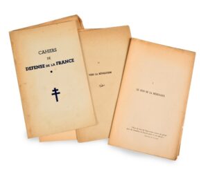 Reunion-de-cinq-textes-de-la-Resistance-sous-couverture-blanche-titre-et-croix-de-Lorraine-imprimes-en-bleu-fonce.-En-bas-de-lavant-derniere-page-XLVII-Imprime-et-distribue-en-France-par-des-Patriotes-Francais-la-quatrieme-annee-doccupation-et-de-terreur-nazies