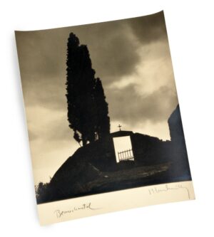 Beauchastel-entree-du-cimetiere-et-cypres