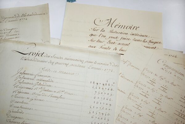Ensemble-de-dix-documents-manuscrits-in-folio-qui-constitue-le-dossier-de-projet-du-budget-pour-le-service-de-lExtraordinaire-des-guerres-pendant-lannee-1772