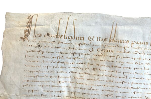 Vente-par-Mathieu-Bayeres-fils-dAntoine-de-la-paroisse-de-Chasselay-au-profit-dEtienne-Charvet-de-la-paroisse-de-Quincieux-dune-maison-haute-situee-a-Chasselay-sur-le-chemin-appele-de-Genevray-in-carreria-vocata-de-Genevreyam-pour-le-prix-de-10-livres-tournois-monnaie-royale-ayant-cours-et-moyennant-une-pension-annuelle-de-10-sols-tournois.-Fait-a-Trevoux-en-presence-de-Pierre-Perrier-et-Antoine-Girardet-alias-Deborg-de-la-paroisse-de-Reyrieux-2-janvier-1508.Au-verso-acte-de-revente-par-le-meme-Etienne-Charvet-au-profit-de-maitre-Etienne-Thomas-notaire-et-chatelain-de-Chasselay-de-ladite-maison-comprenant-un-pourpris-un-etang-la-maison-a-proprement-parler-une-terre-lentree-et-les-aisances-pour-30-sols-tournois.-Fait-a-Chasselay-en-presence-de-Jean-Decret-notaire-et-Bernard-Croset-cordonnier-tous-deux-habitants-de-Chasselay-le-16-mars-1519